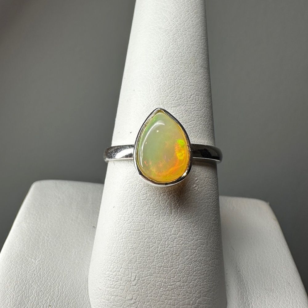 NWOT 8x10mm‎ pear cabochon opal solitaire set in solid sterling silver ring!